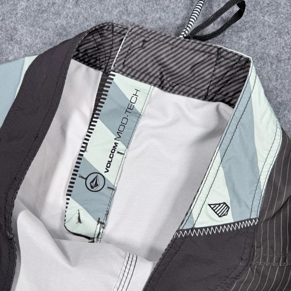 Volcom Mod-Tech Mens Board Shorts Grey Mint Green Striped Size 36 Repreve